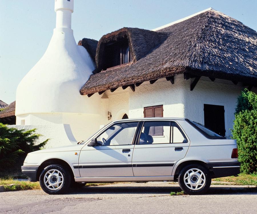  Peugeot 309 GT 5-Door 1985 года  (WW) (фото 3 из 10)
